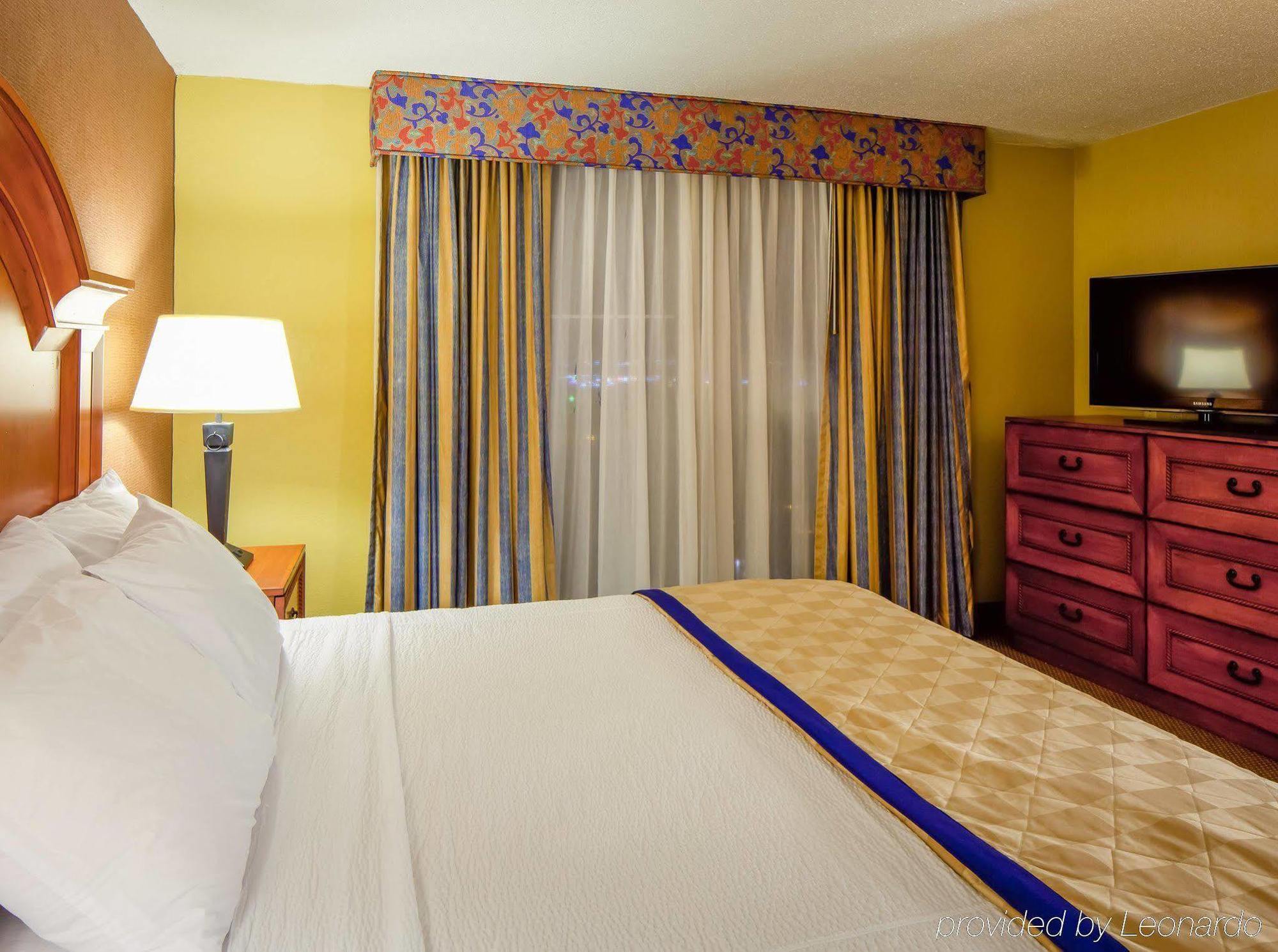 Embassy Suites San Antonio Northwest I-10 Номер фото